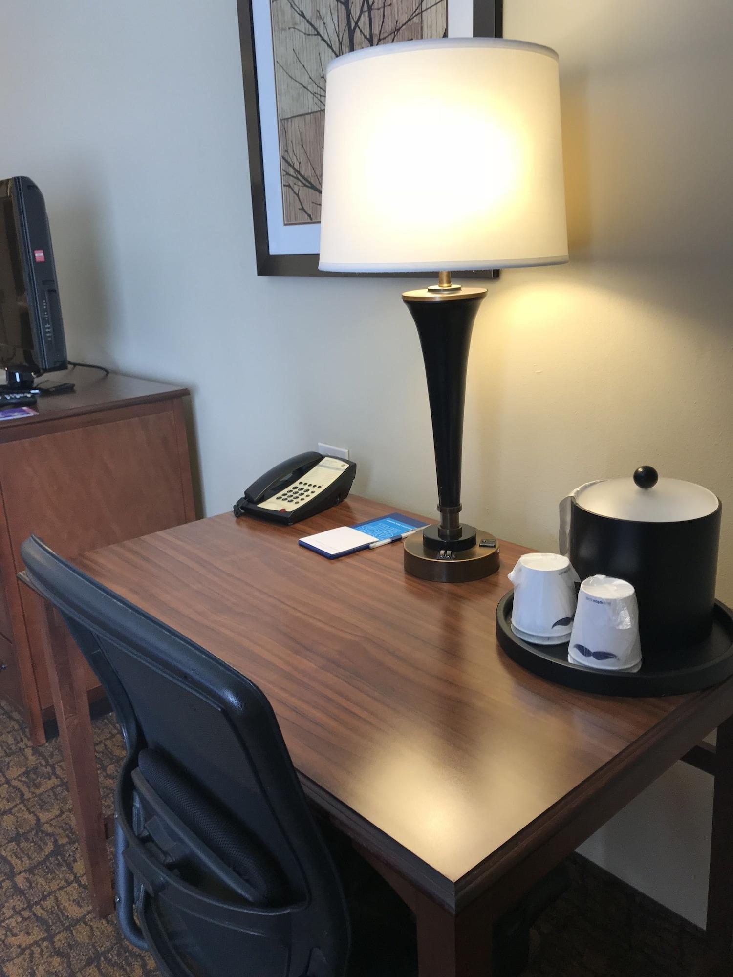 Hotel Hampton & 3*
