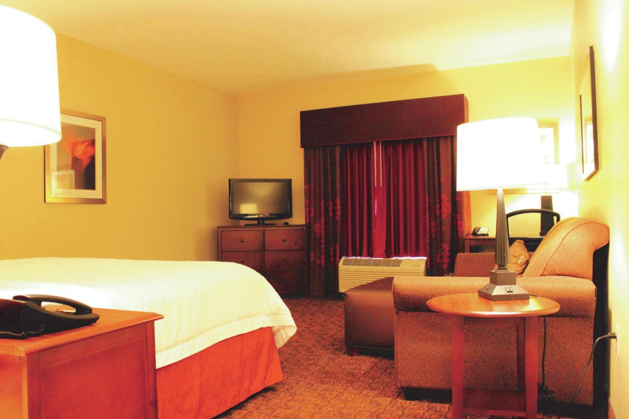 Hampton & Hotel