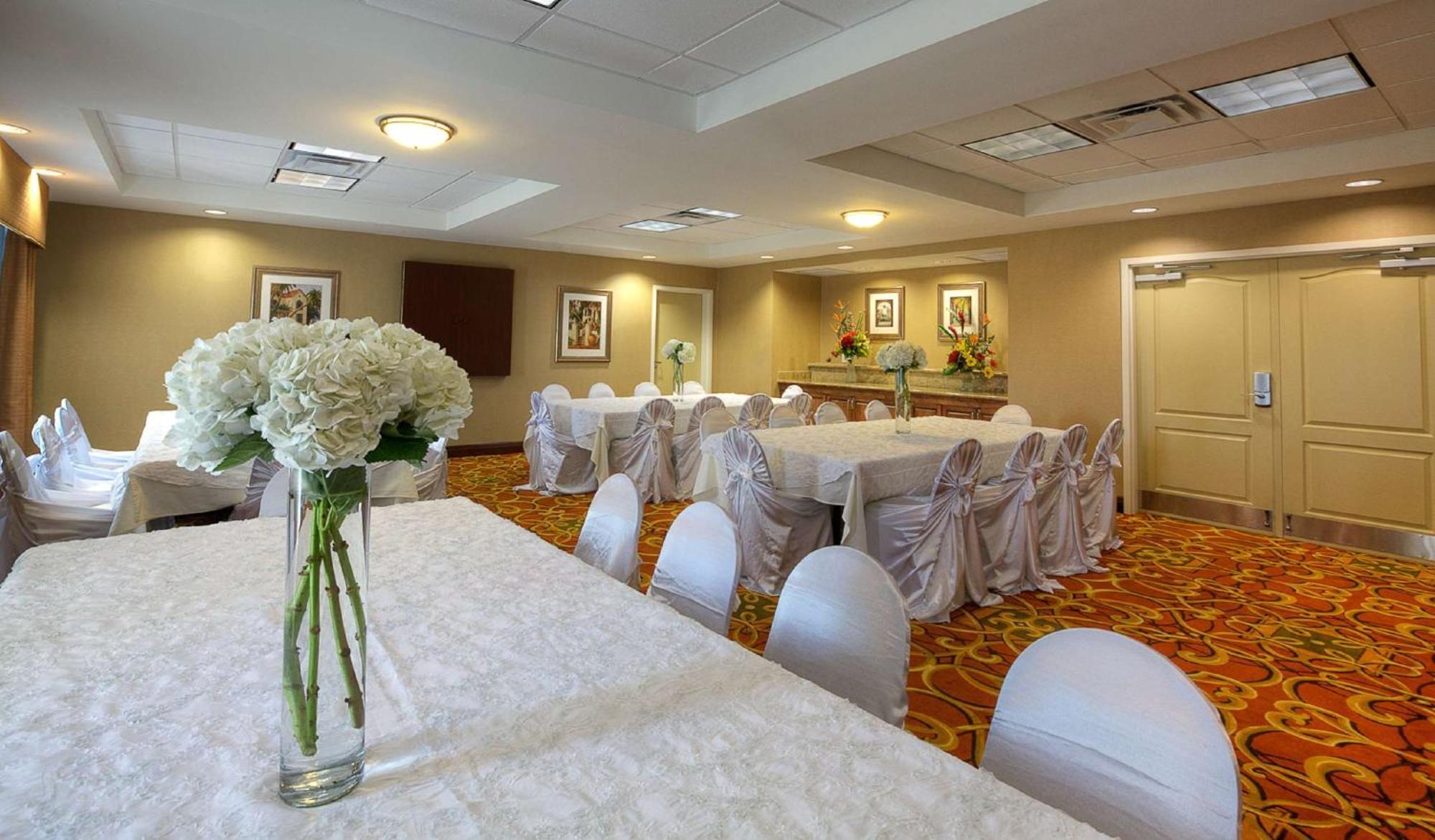Hotel Hampton & 3*